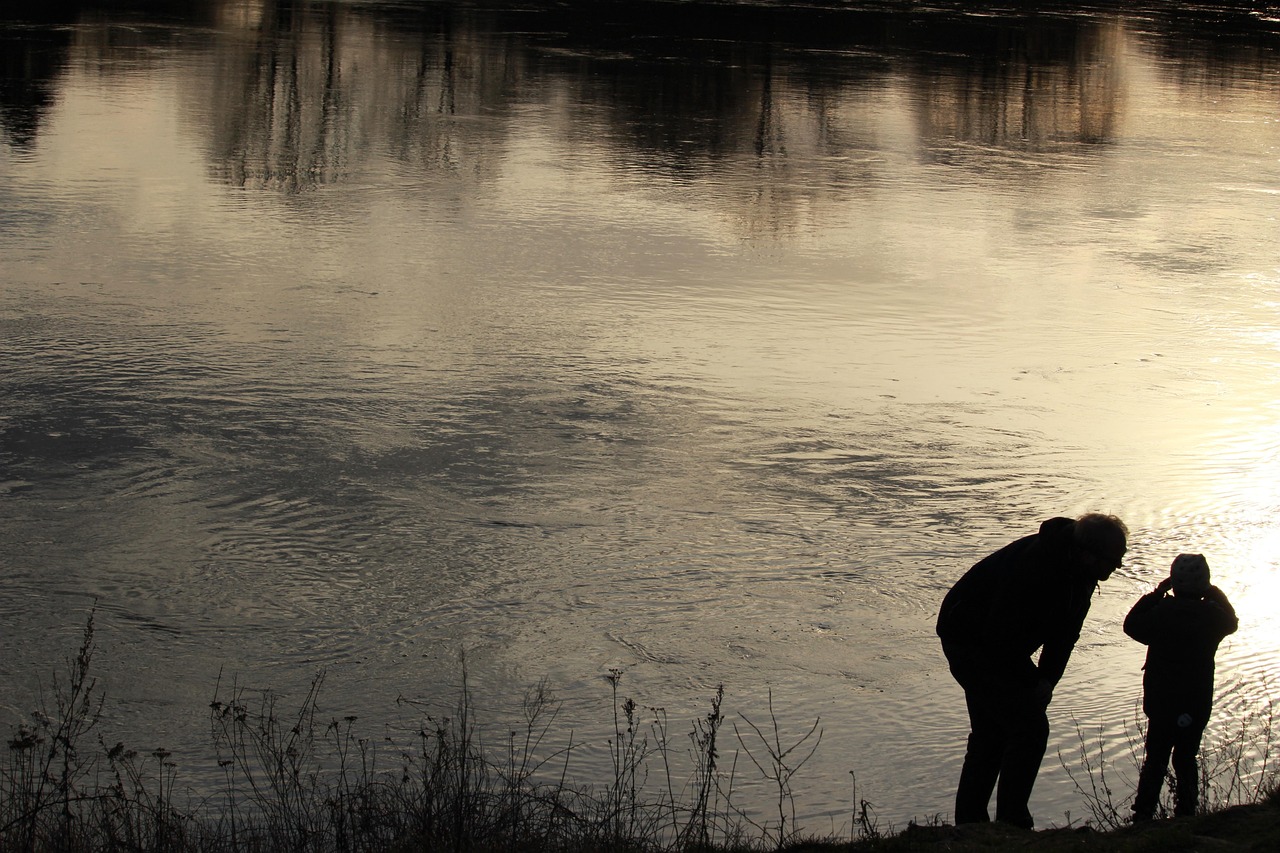 father 2545204 1280 300x200 1