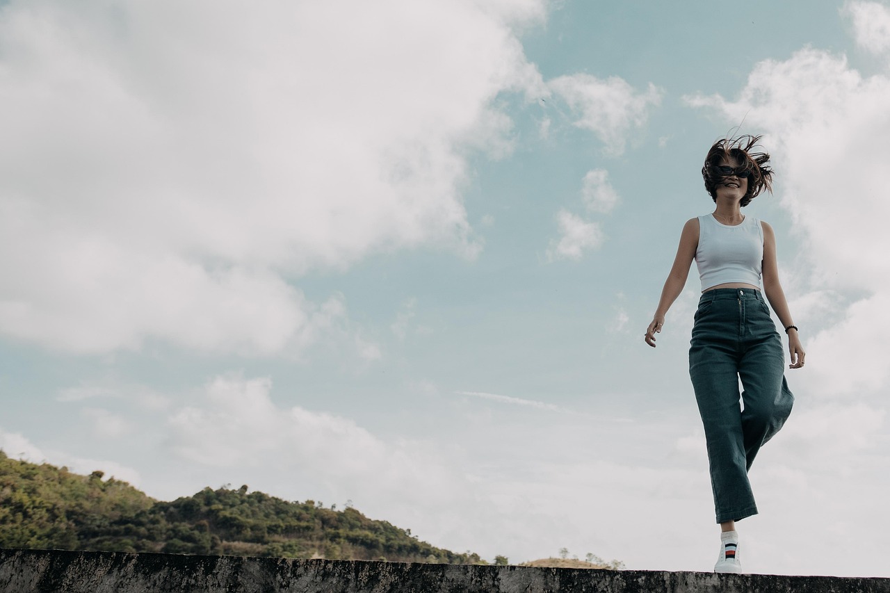 woman 7841725 1280 300x200 1