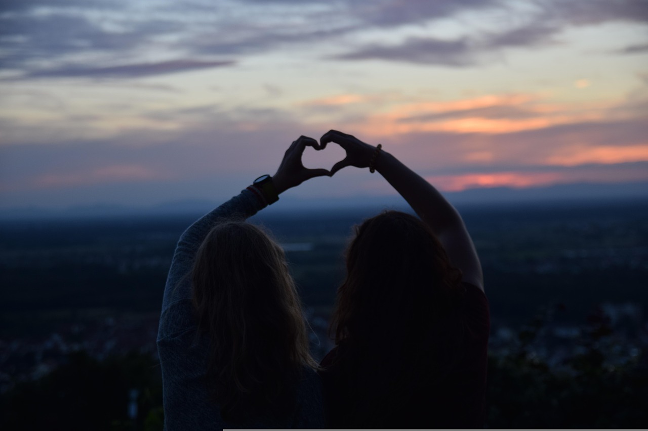 women 2609525 1280 300x200 1